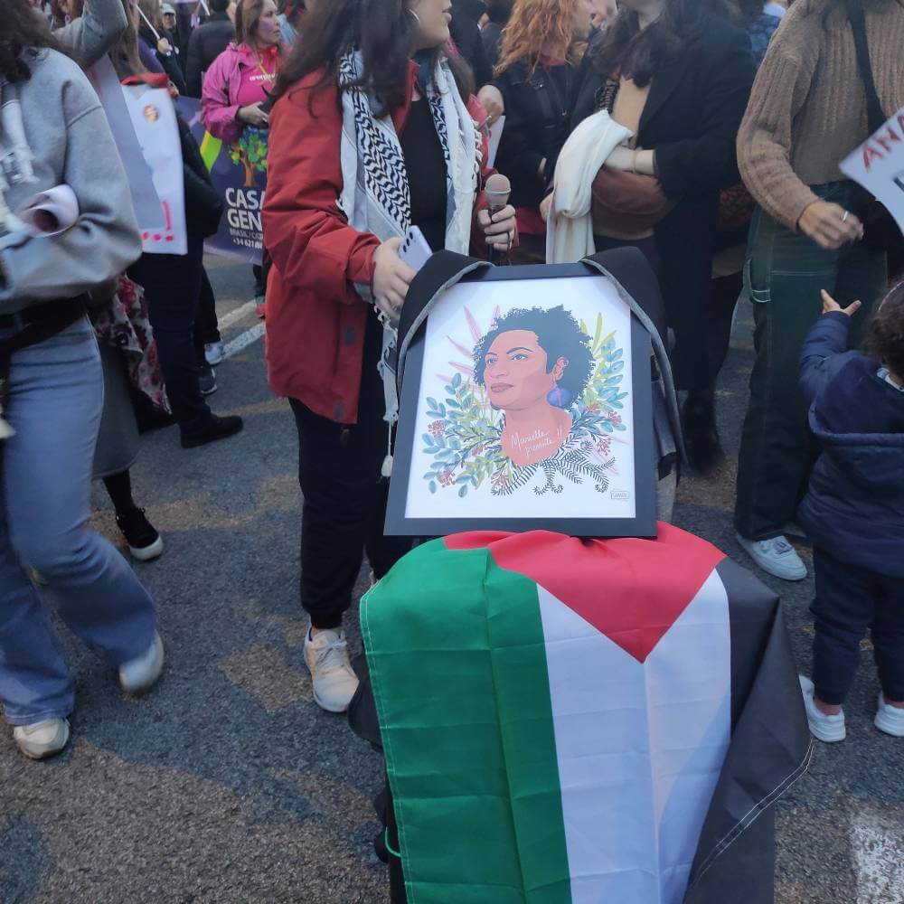 8M 08032024 palestina dibujo de mujer sobre bandera palestina 1709973572802 disminuit 1004 k