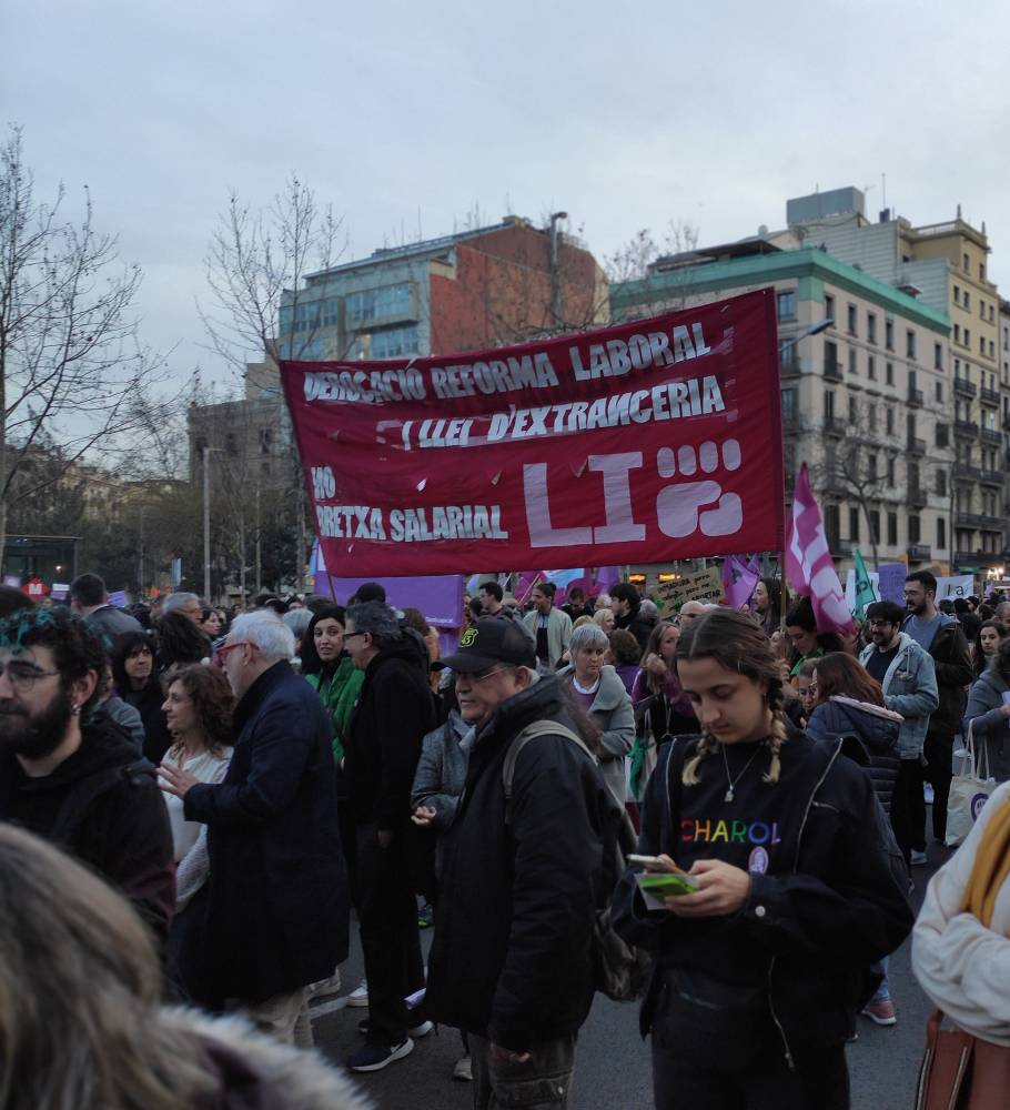 8M Derogacio llei estrangeria contra la bretxa salarial IMG 20230308 184332 2