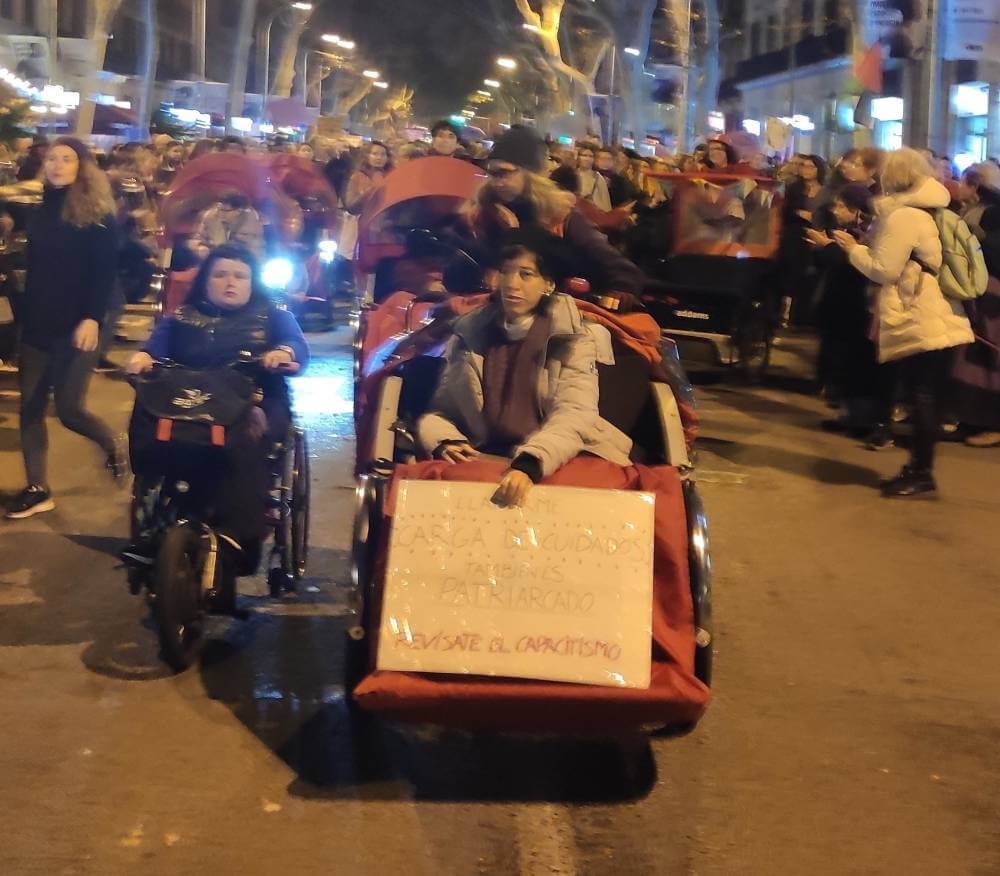 8 M cabecera de la manifestacion 5 les cures sostenen la vida 1741475094321 878 K LLAMARME CARGA DE TRABAJO TAMBIEN ES PATRIARCADO REVISATE EL CAPACITISMO 952 k