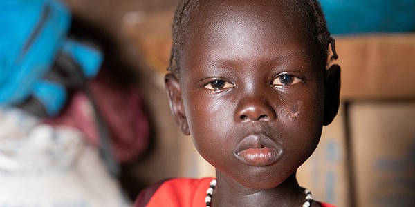 ACNUR NIA SURSUDANESA CAMINABA SOLA POR LA CARRETERA