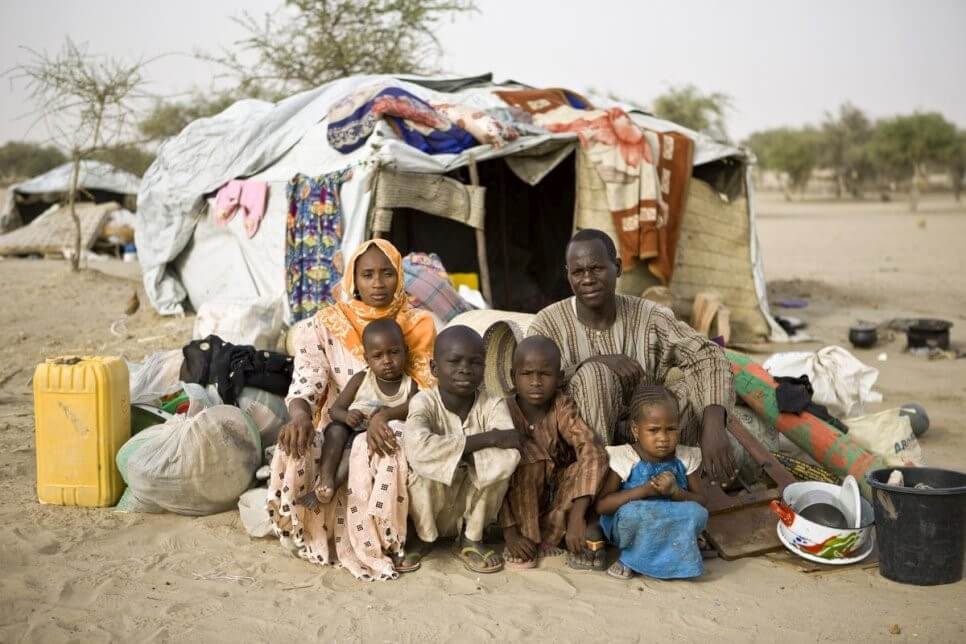 ACNUR familia de refugiados en el campo de Sayam Forge en Nger 