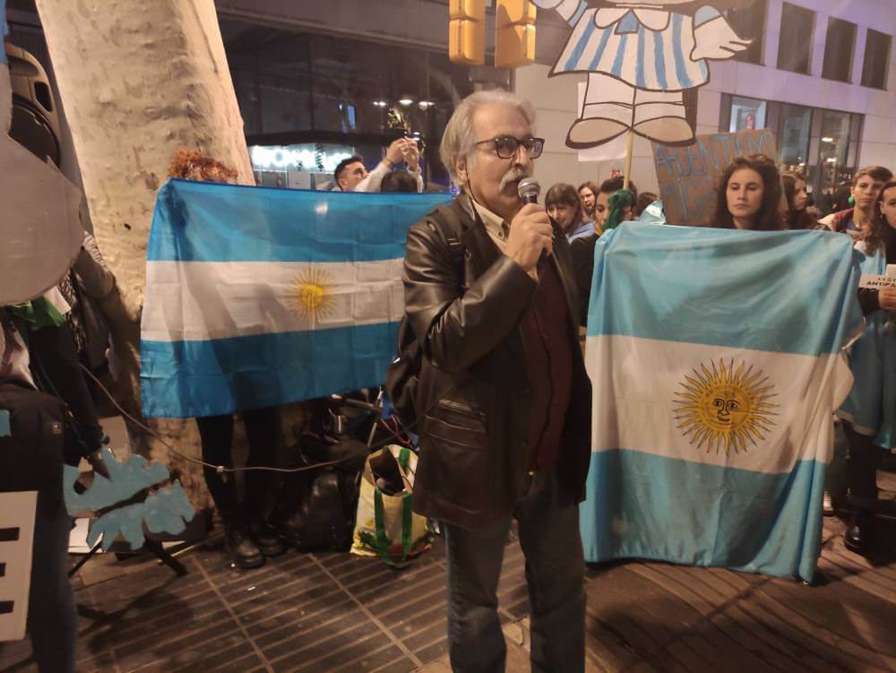 Argentina concentracion 24012024 en las ramblas en apoyo a la huelga general en su pas 1706123938269 disminuido a 1010