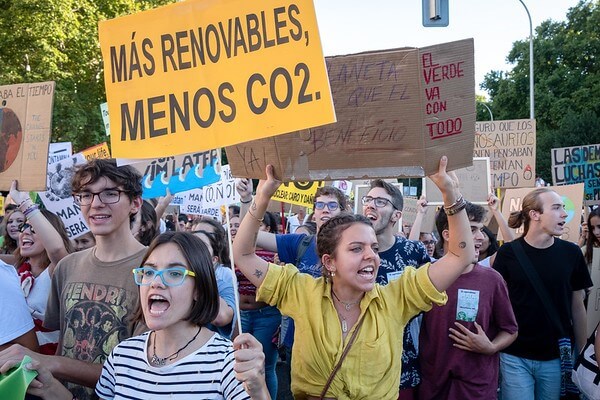 Greenpeace presionamos en el Europarlamento mas renovables menos CO2