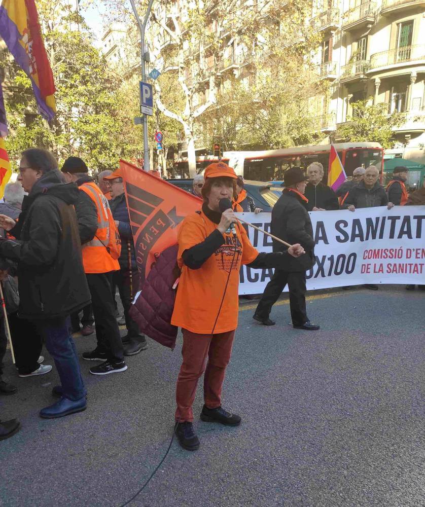 MAREA PENSIONISTA 18122023 CONCHI ARENGANDO A LOS PENSIONISTAS CONC FRENTE AL LA DEL GOB CIVILIMG 20231218 112251 DISMINUIT A 1005
