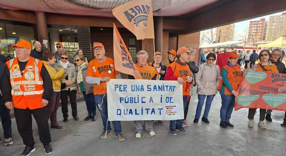 MAREA PENSIONISTA 26032026 CONCENTRADOS FRENTE AL CAP 20260326 102625