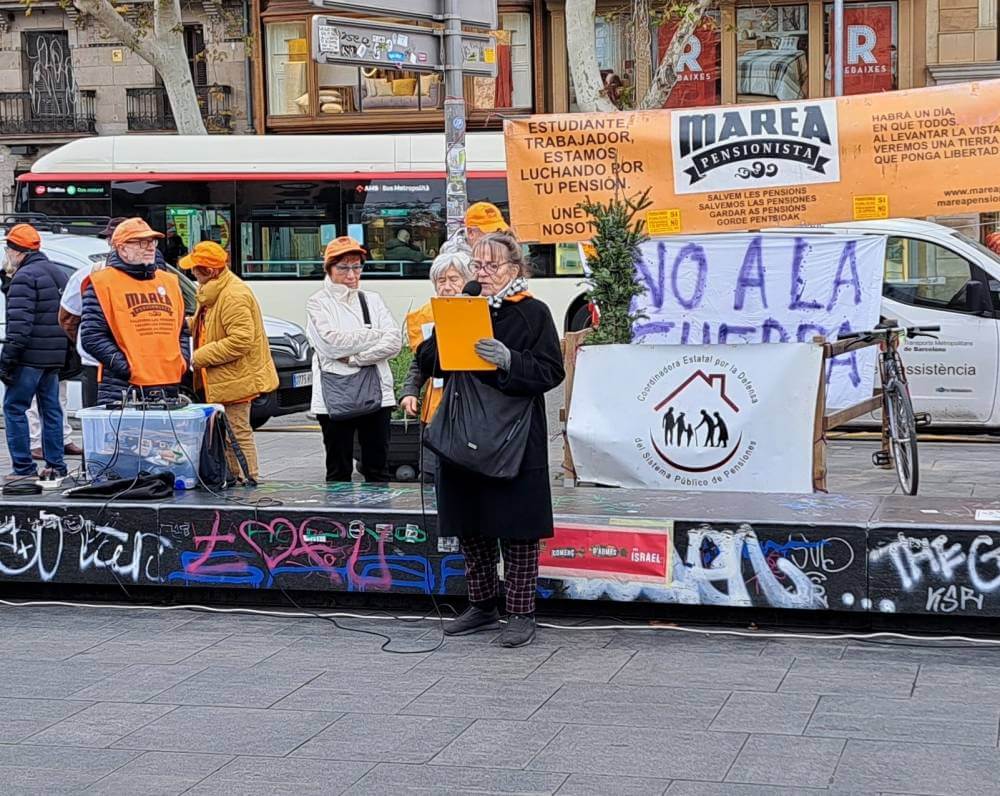 MAREA PENSIONISTA DE CATALUNYA 15012024 COMPAERA LEYENDO EL COMUNICADO COESPE PRIMERA PARTE 3 20240115 100216 disminuido a 1021