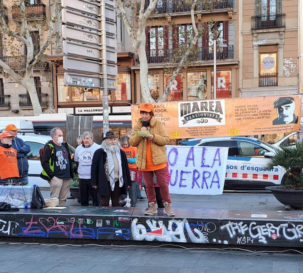 Marea pensionista de catalunya 22012024 Conchi leyendo el comunicado sobre el IPC y los planes de pensiones de empresa20240122 101328 disminuido a 994