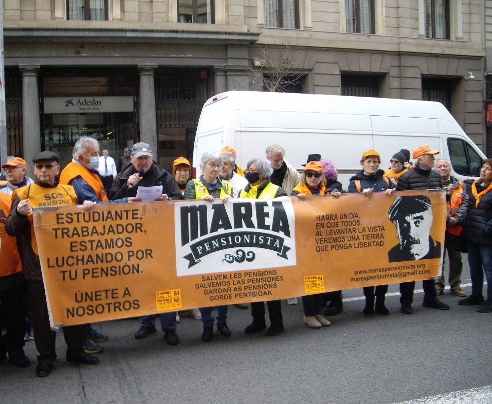 Marea pensionista manifestacion frente al consulado en defensa del pueblo francesIMGP7567