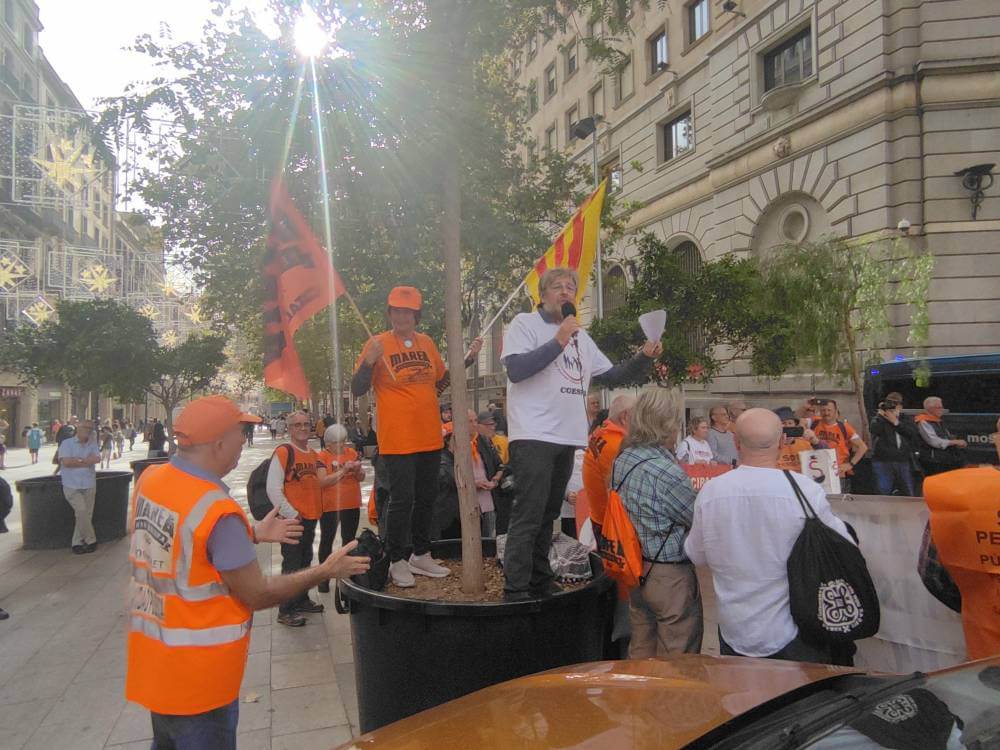 Marea pensionista ramon franquesa frente al banco de espaa IMG 20231023 1115132984 disminuida a 980 k