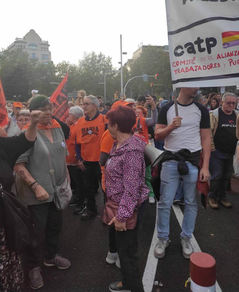 PALESTINA LIBRE MAREA PENSIONISTA JUNTO A LA PANCARTA IMG 20231021 1804512903 999 KB