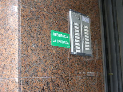 Residncies gent gran a Barcelona La Trobada 2006 01 10 00 46 26 0259 opt