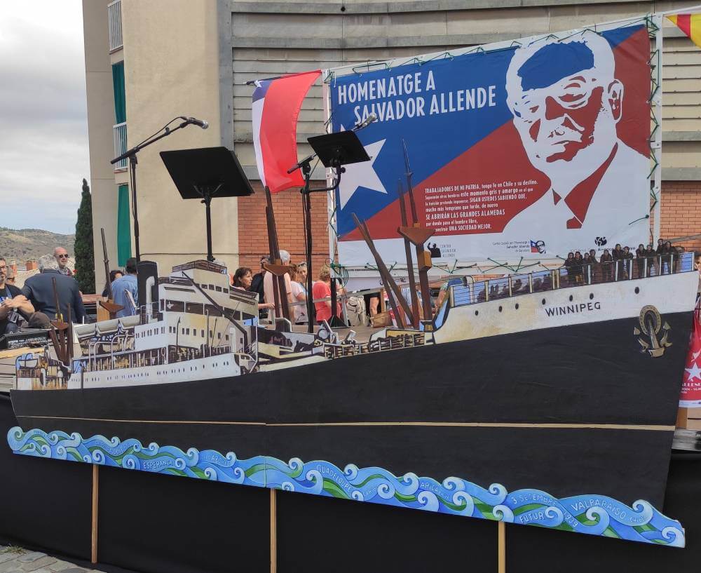 Salvador Allende 11092024 el barco y la foto en primer plano preside 1726053723140 925 k