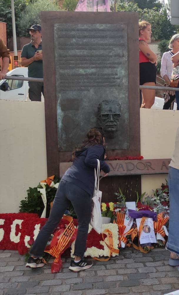 Salvador Allende 11092024 ofrenda de flores al monumento de Allende en el Carmelo 1726327662291 907 k