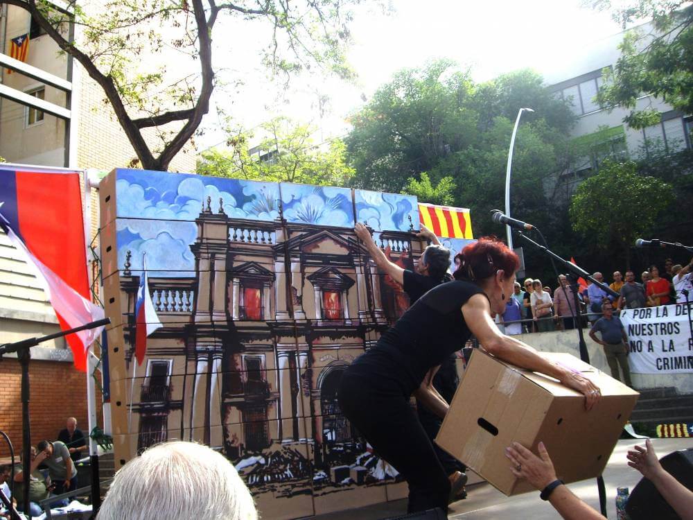 chile construccion con cajas de carton de la casa de la moneda IMGP8246