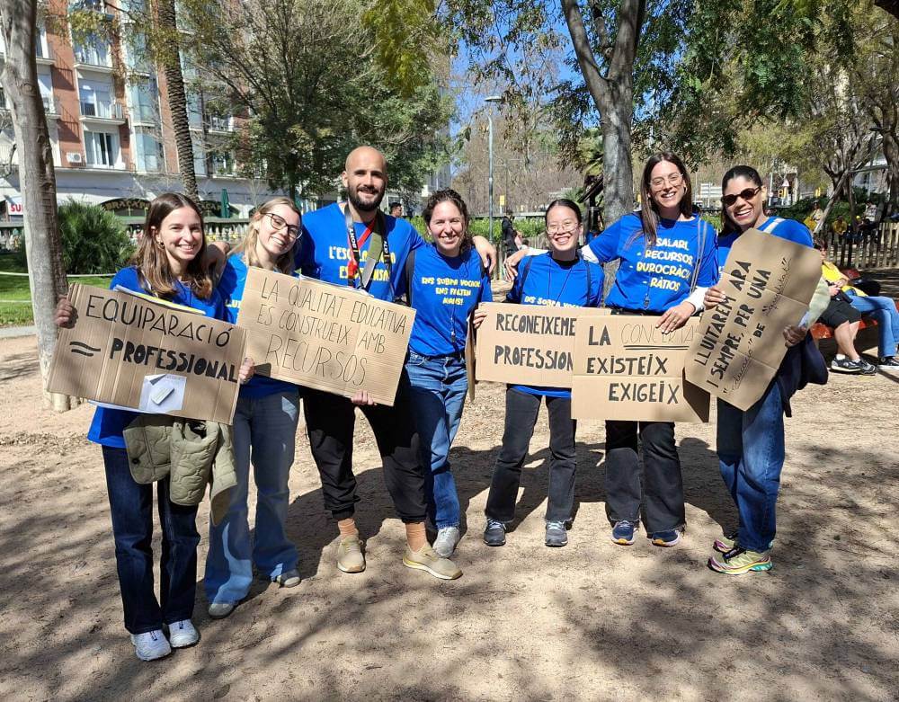 eDUCACIO 20032026 CONCENTRATS A LA PLAA TETUAN20260320 112803