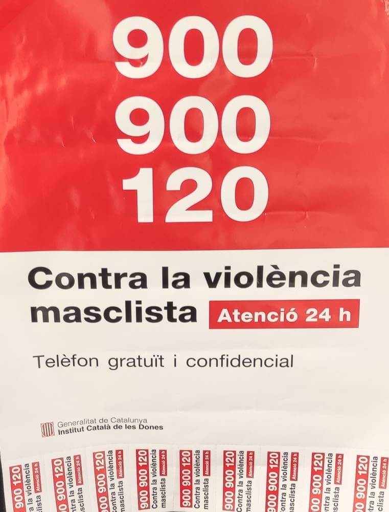 feminismo 25112024 telefono de emergencias situado en un poste de la calle calabria 1732756555945 904