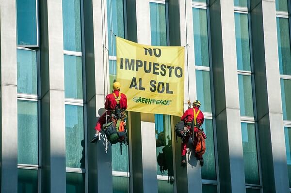greenpeace victoria impuesto al sol