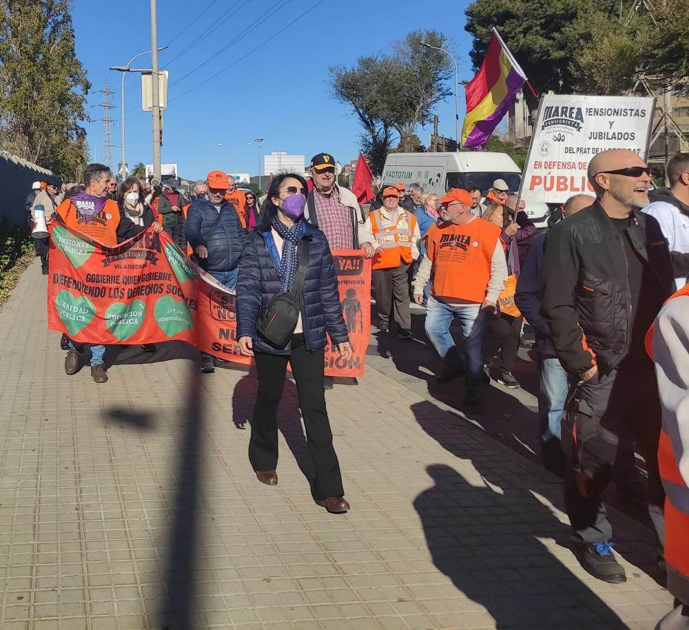 la marea pensionista en mani alrededor del hospital moises broggi IMG 20231122 113748