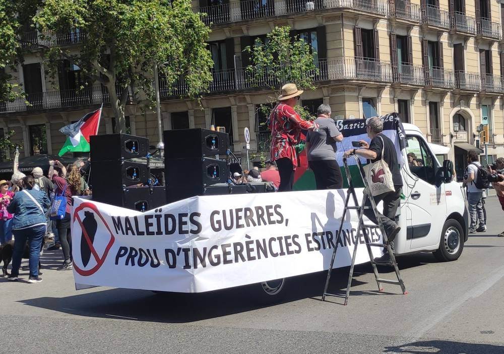 manifestaci contra la guerra 26042026 camion cabecera de la mani 1777248909197