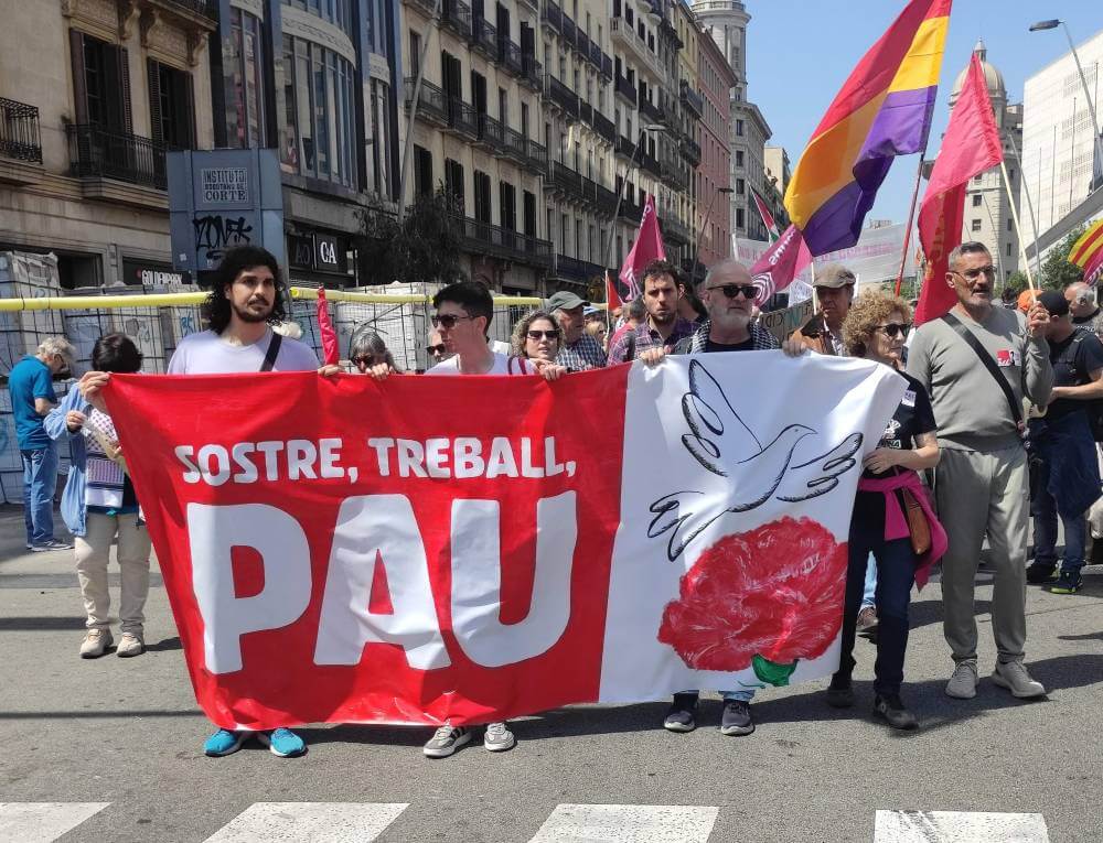 manifestaci contra la guerra 26042026 pancarta 3 1777222343967
