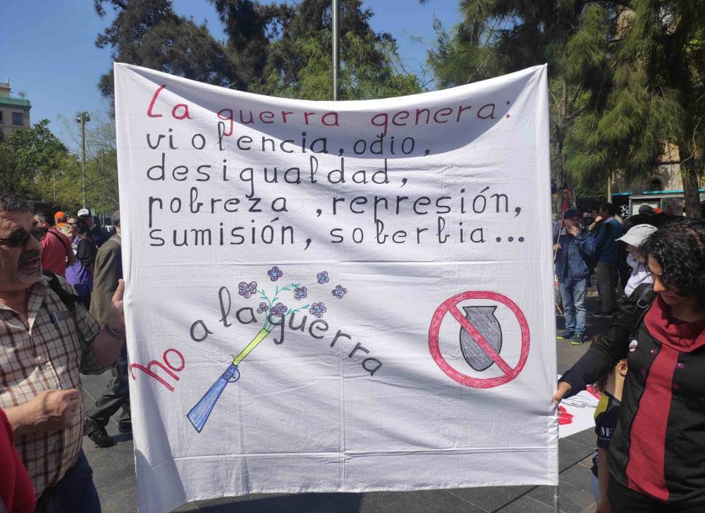 manifestacio contra la guerra 26042026 pancarta 5 1777248988980