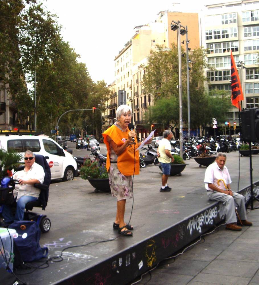 marea pensionista 021023 Compaera lee comunicado coespe mujer IMGP8359
