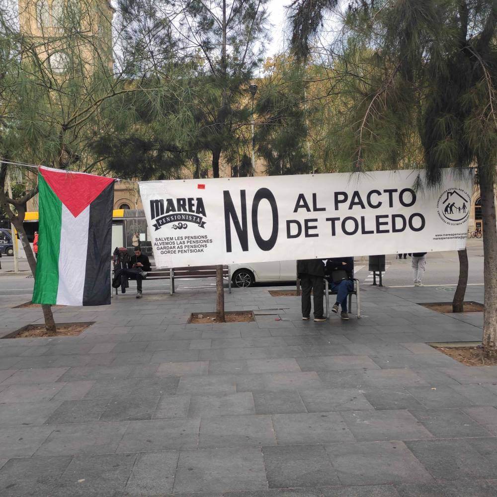 marea pensionista 02122024 pancarta no al pacto de toledo y bandera palestina 1733304017599 1001 k