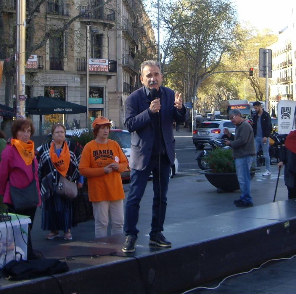 marea pensionista 03042023 Angel Tubau dirigiendose a los penionistas IMGP7752 2