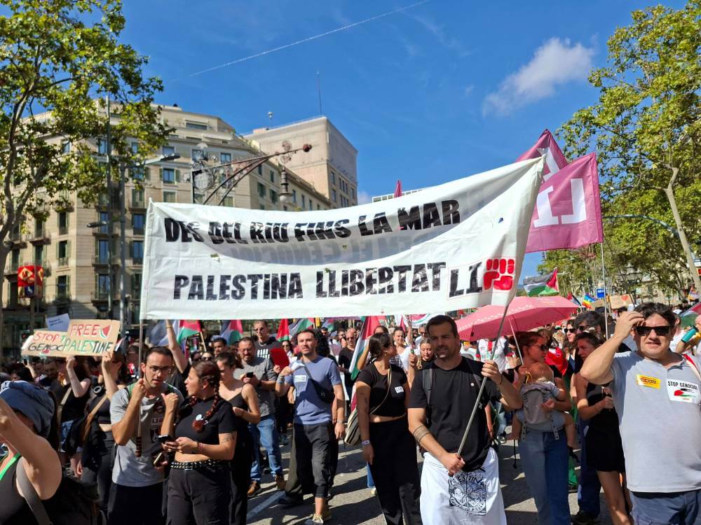 marea pensionista 04102025 Pancarta de lluita internacionalista 20251004 130641