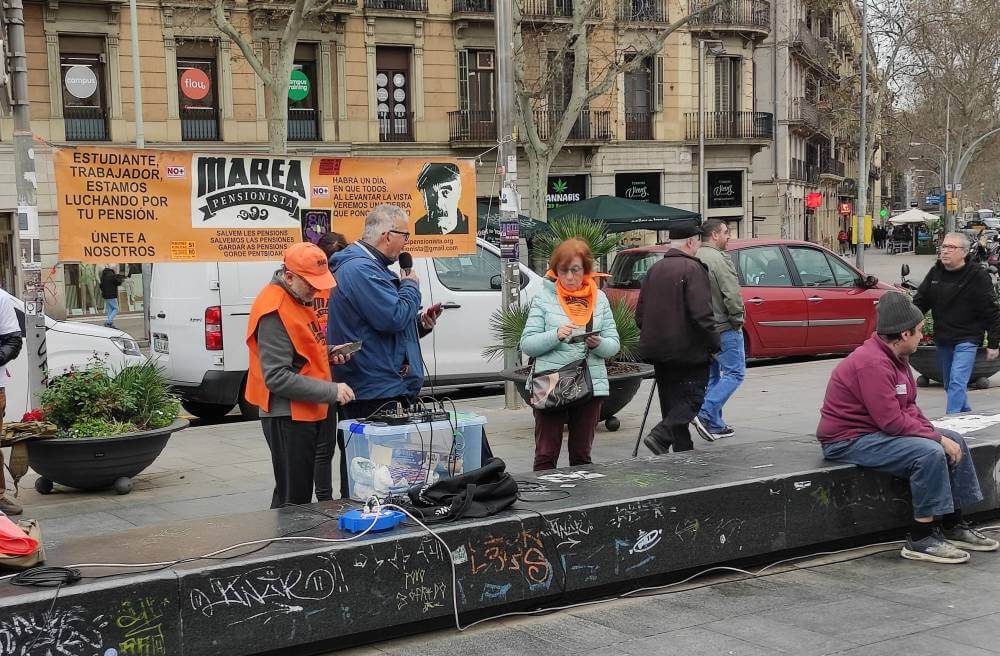 marea pensionista 10032025 antonia llegeix el comunicat contra totes les guerres 1741625849409 971 k
