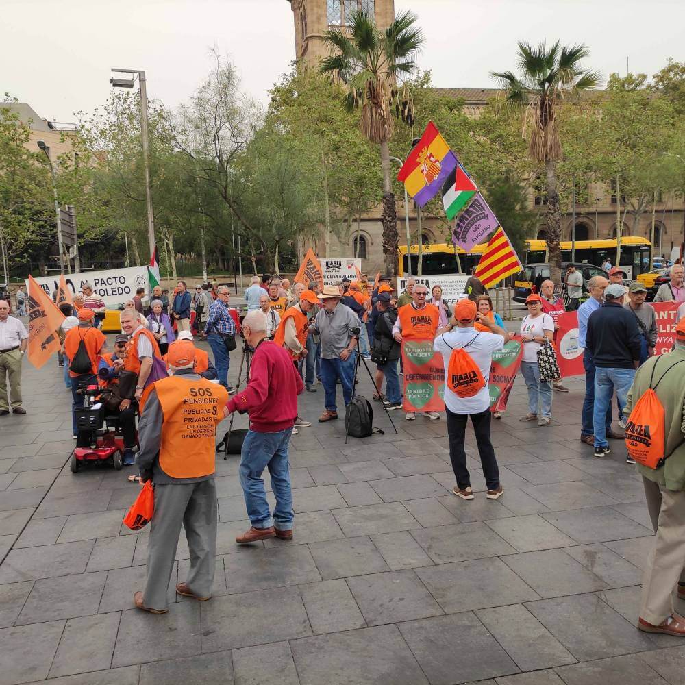 marea pensionista 14102024 pensionistas asistentes al acto recogen para el siguiente lunes 1728972939273 994 K