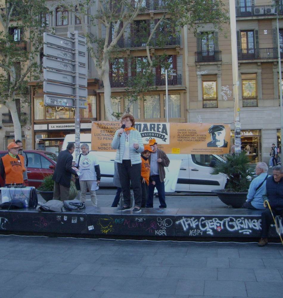 marea pensionista compaera arenga contra las guerras IMGP8578