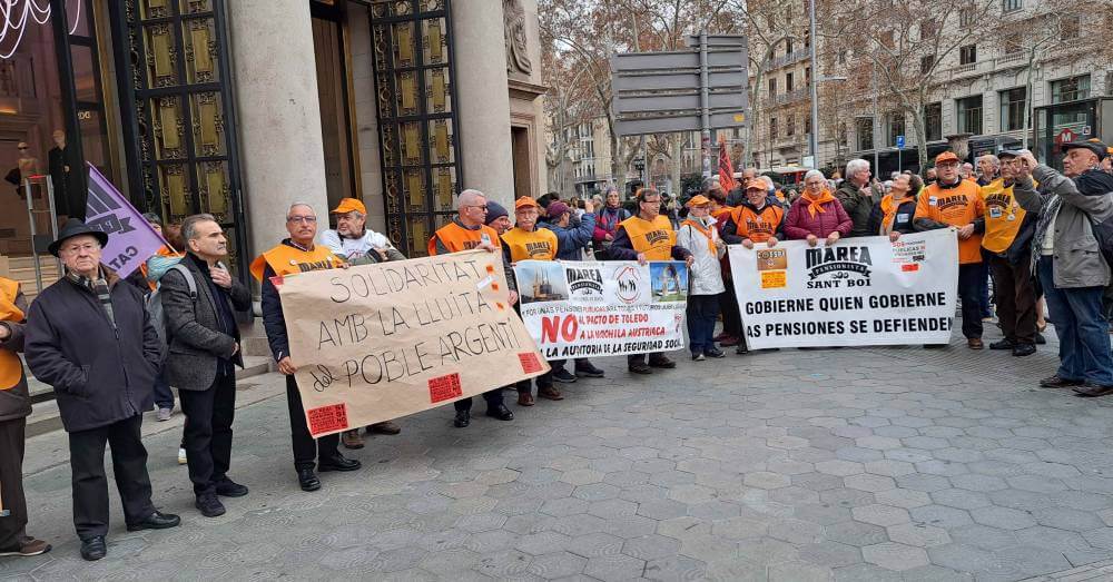 marea pensionista concentracion manifestacion 29012024 frente al consulado de argentina representantes de pensionistas20240129 104946 diminuido a 1011 k