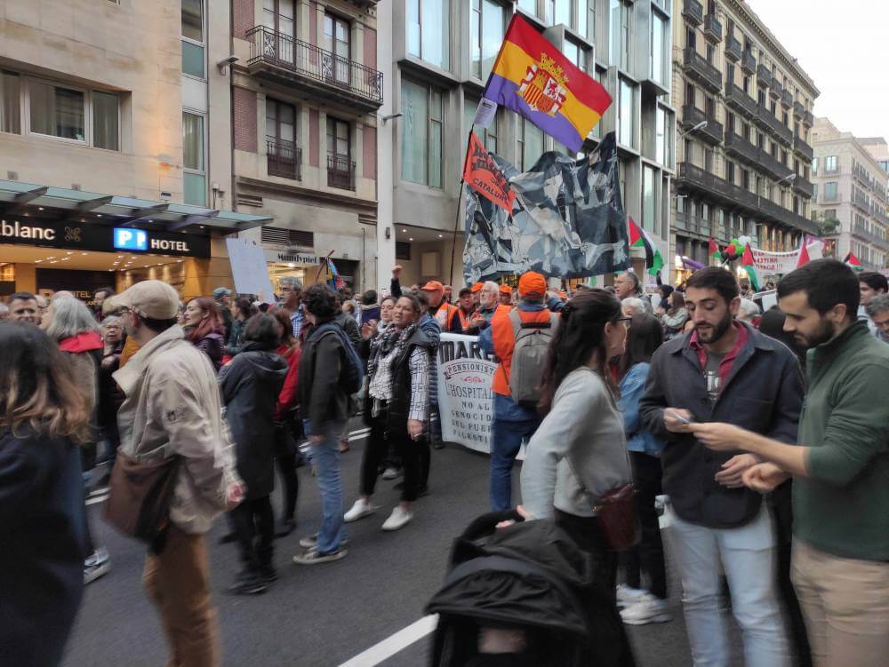 marea pensionista de catalunya 11112023 en socors del poble palesti IMG 20231111 172639 disminuit a 900 k