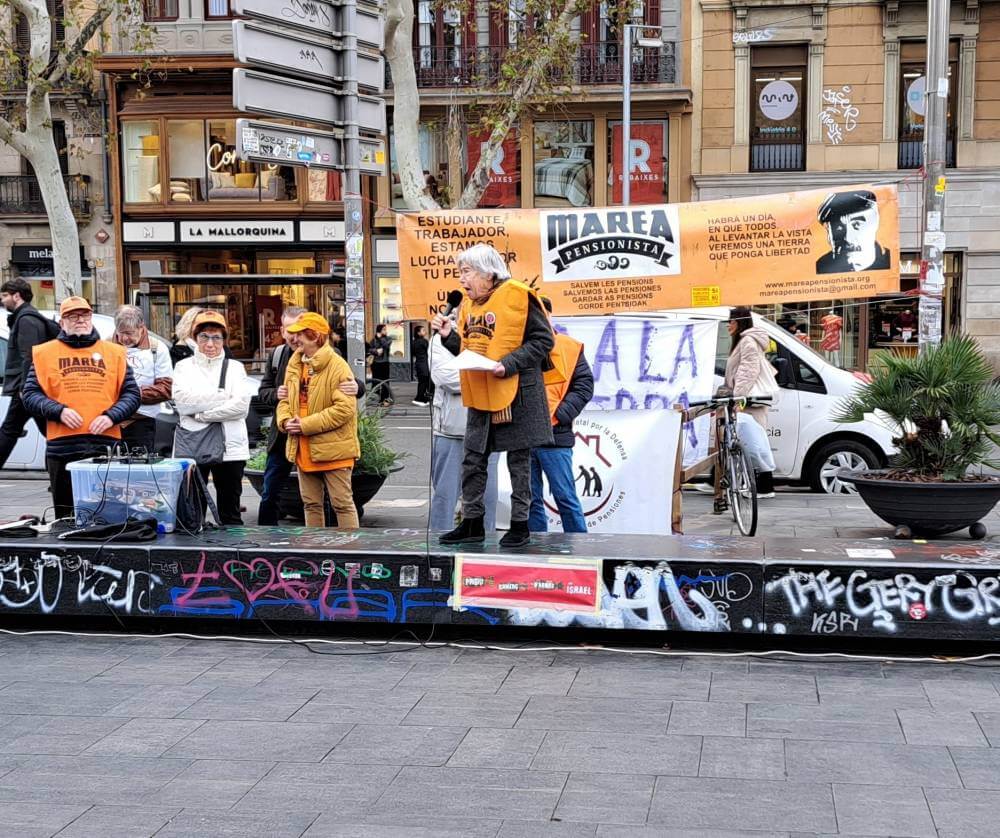 marea pensionista de catalunya 15012024 compaera leyendo la segunda parte del comunicado 2 20240115 100619 disminuida 989 