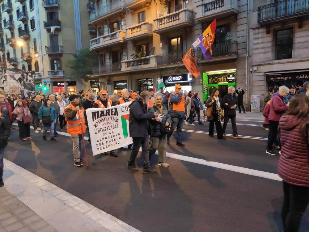 marea pensionista de catalunya pensionistas en la mani propalestina 11112023 IMG 20231111 174322 disminuida 988 k