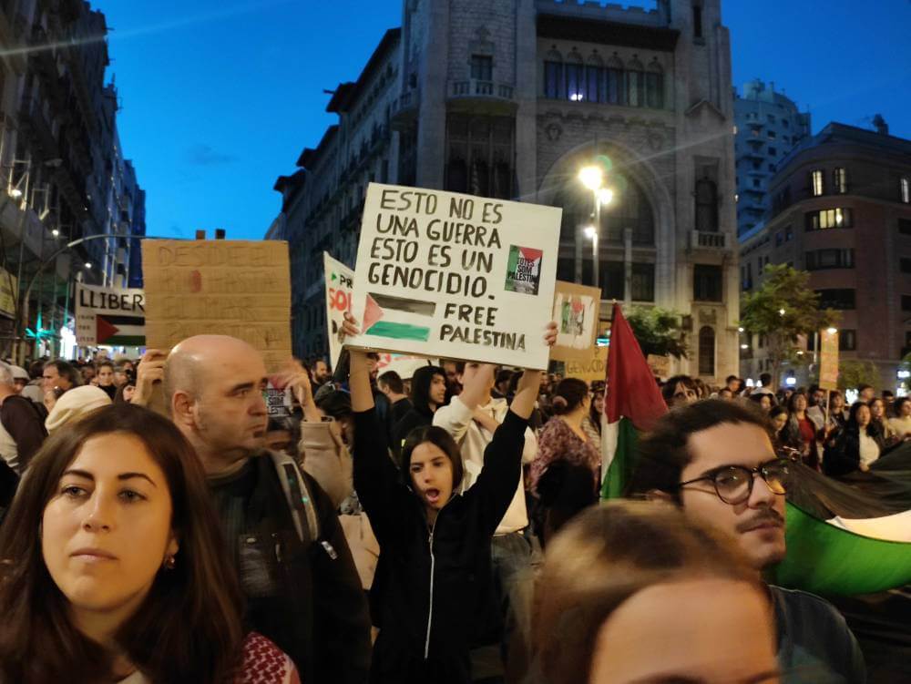 marea pensionista en la mani IMG 20231111 180210 disminuido 1020 k