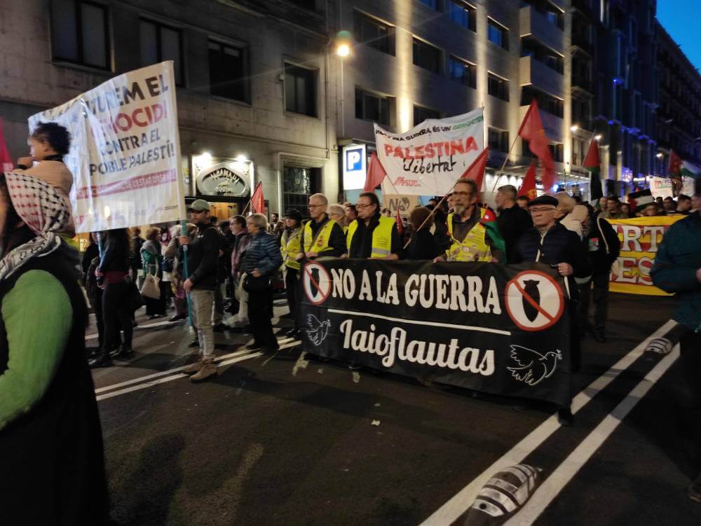 marea pensionista en la mani iaofalutes IMG 20231111 180439 disminuit 1002 k