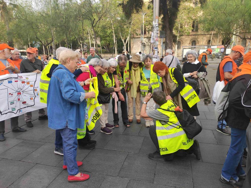 marea pensionista iaoflautes en corro IMG 20231023 1022493004 disminuida a 970