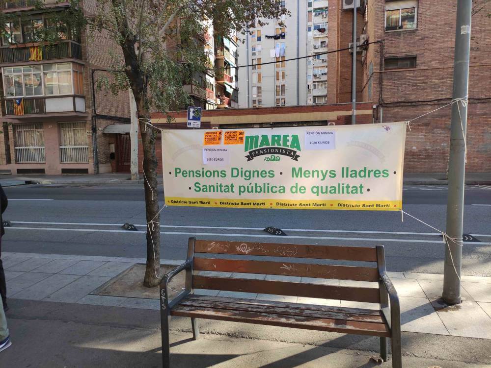 marea pensionista pancarta a favor de la sanitat publica i qualitat IMG 20231128 124757