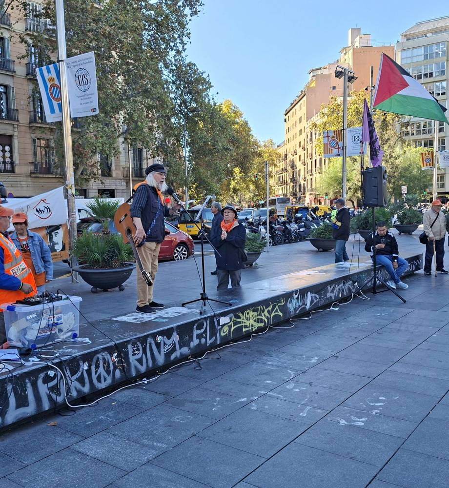 mpc 27102025 Albert el cantautor interpreta volem pa amb oli 20251027 103815