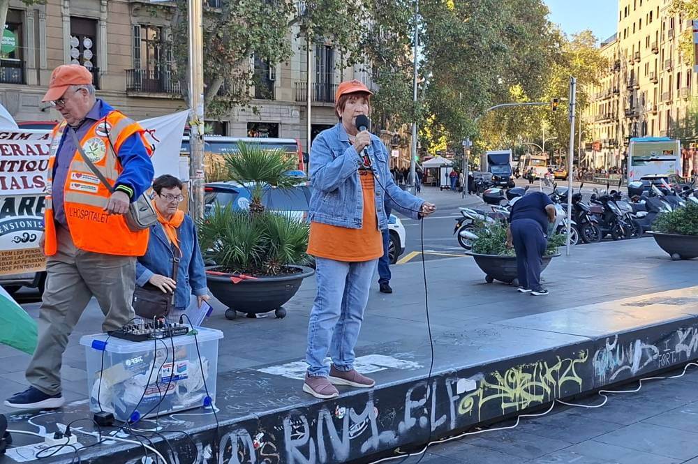 mpc 27102025 conchi presenta el acto en plaza universidad 20251027 100508