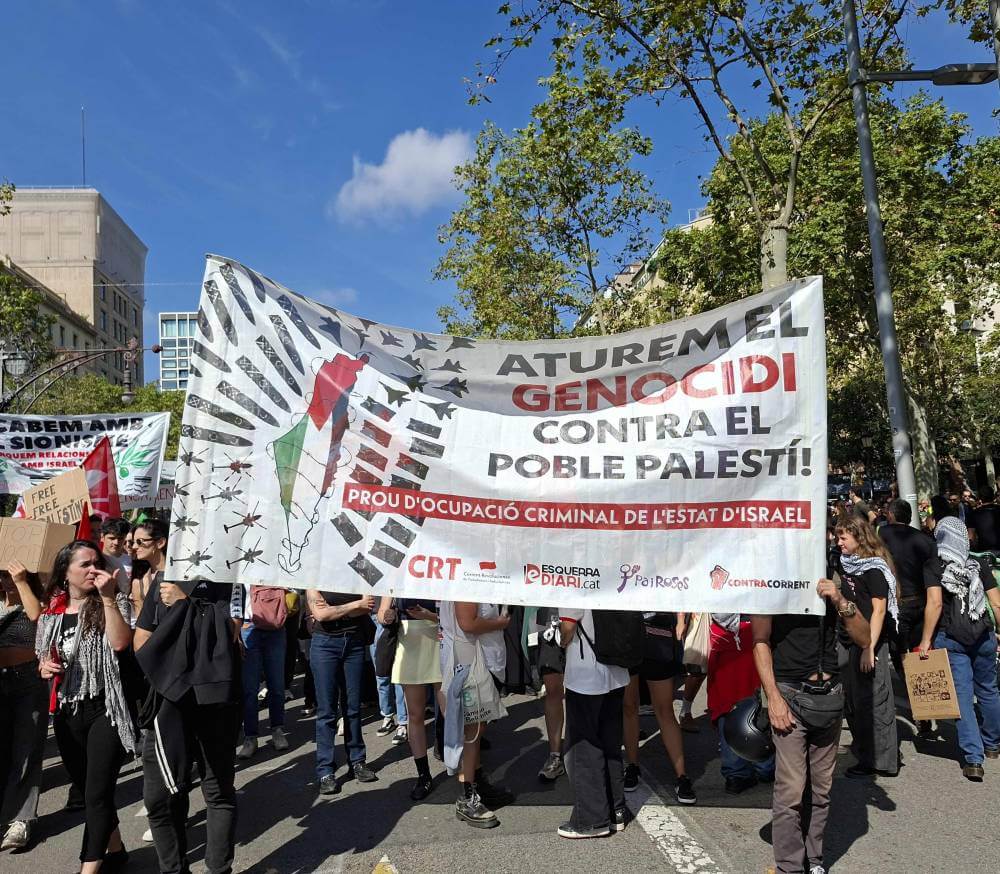 palestina 04102025 pancarta grande aturem el genocidi 20251004 130543