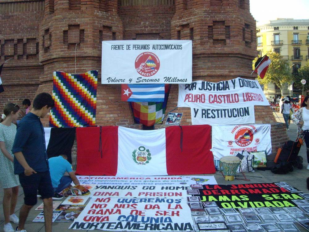 peru insurgente 12 de octubre bajo el arco del triunfo IMGP8429 disminuida a 900 k