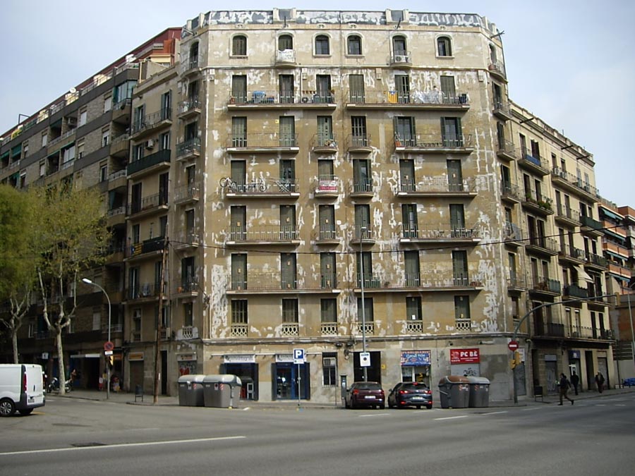  Els dilluns reunions d'acollida al carrer Leiva, 44, de Barcelona, al local de la Plataforma d'Afectats per la Hipoteca (PAH), a les 18 hs.
