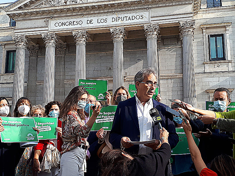 satse manuel cascos presidente de satse a las puertas del congreso de los diputados opt