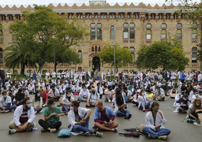 sindicat metges de catalunya vaga MIR concentracio devant el departament de salut de la generalitat