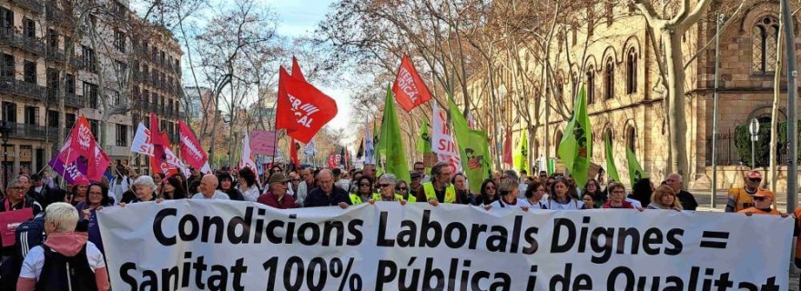 Tabla salarial de 2023 del personal sanitari. Manifestació per la Sanitat 100x100 pública i de qualitat i per unes condicions laborals dignes.