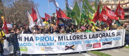 JA N'HI HA PROU, MILLORES LABORALS, MÉS RECURSOS,... HAN CRIDAT LES MÉS DE 100.000 EDUCADORES I EDUCADORS QUE S'HAN MANIFESTAT AVUI 20/03/2026 A BARCELONA.