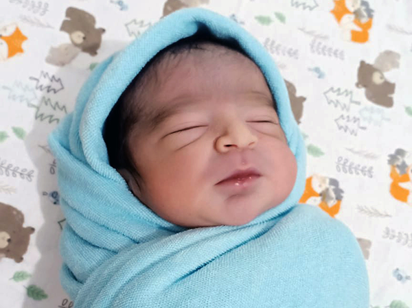 Metges sense fronteres bebe de Pakistan recien nacido 2022